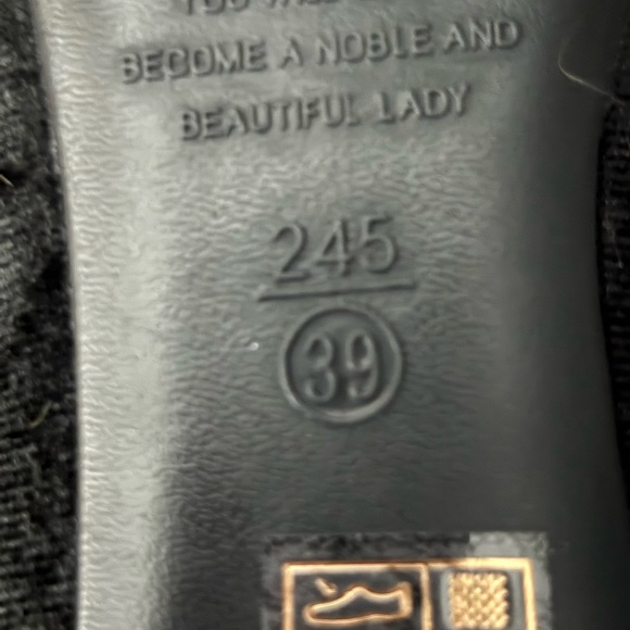 Black Velvet kitten heels never worn . Excellent condition. Size 39 - Picture 8 of 13